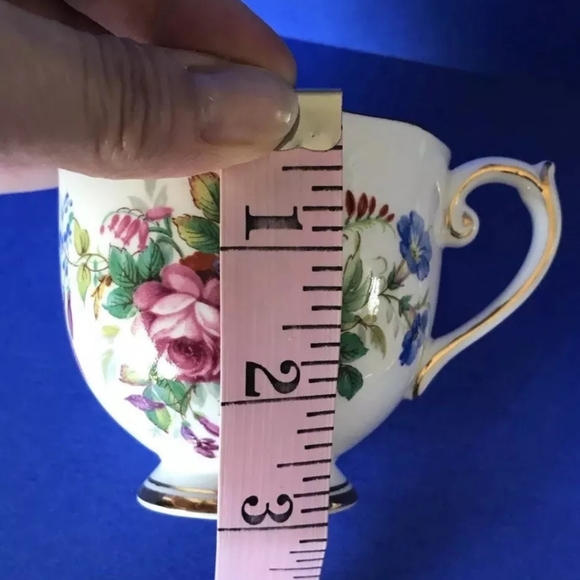 Roslyn Vintage Teacup & Saucer - Picture 6 of 7